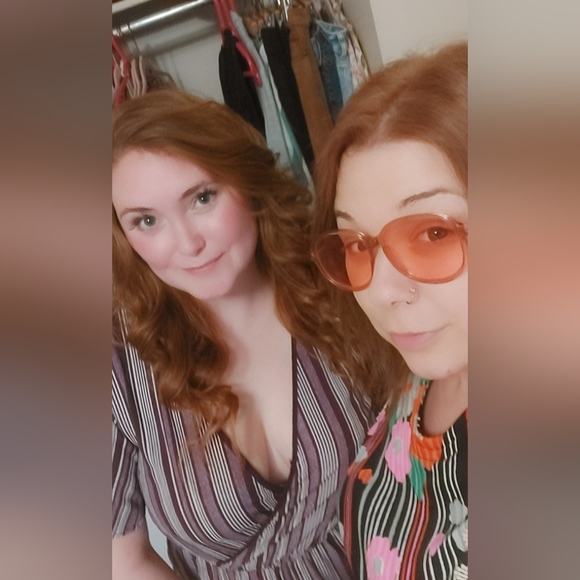 Meet your Posher, Jeni - Picture 2 of 2